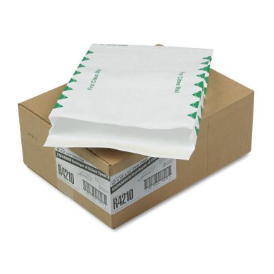 Quality Park - Tyvek Expansion Mailer, First Class, 10 x 13 x 1 1/2, White, 18lb, 100 per Carton