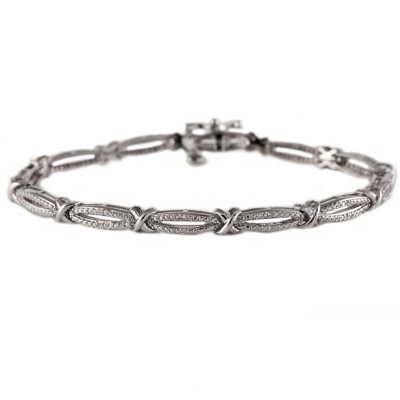 0.12 CT. T.W. Diamond Figure 8 Bracelet in Sterling Silver (I, I1)