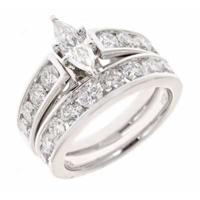 Platinum wedding set rings