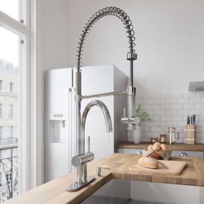 VIGO Chrome Pull-Down Spray Kitchen Faucet with Deck Plate 