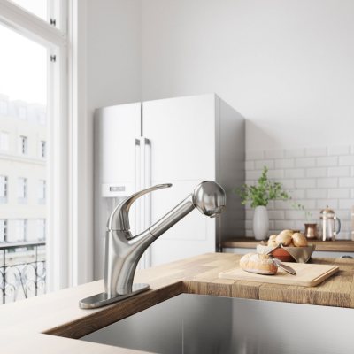 VIGO Stainless Steel Pull-Out Spray Kitchen Faucet with Deck Plate 