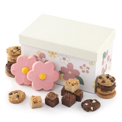 Mrs. Fields Spring Trunk With Cookie Medley