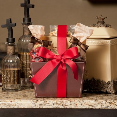 1 Pallet (36 units) of Candy House "Delightful" Basket of Chocolates  