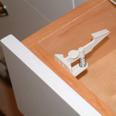Cardinal Gates Cabinet and Drawer Latch - 25 pk.