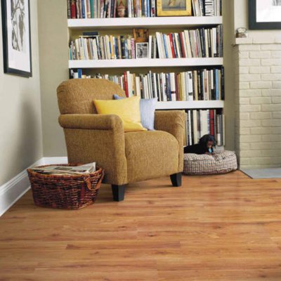Traditional Living®  Premium Laminate – Heirloom Oak; 10mm thick – 36 pk.