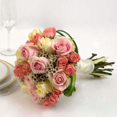 pink bridesmaid bouquets