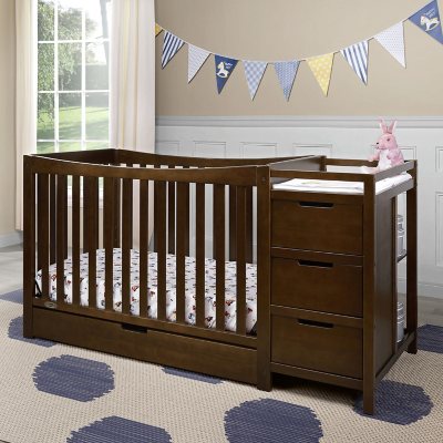 Graco 4 in 1 best sale crib with changing table