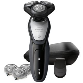 Philips Norelco Shaver 5675 with Travel Case