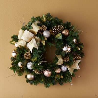 32 outlet inches Christmas wreath from members mark