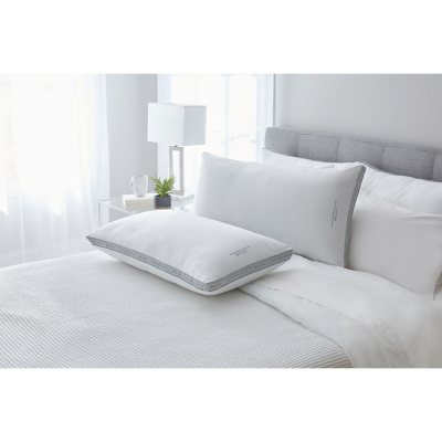 2 Pillows Found at Best Western Hotels. Ultra Down Gussett Standard Pillow Set 