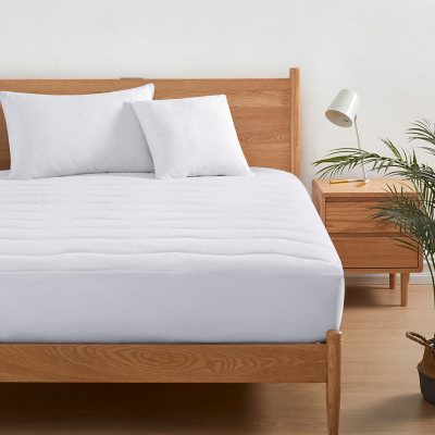 Smart Bedding's Linen Sheets Snap to the Duvet Cover