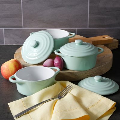 Martha Stewart Stoneware Pie Pan in Turquoise