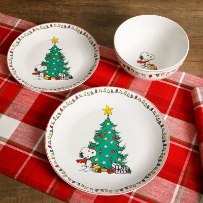 Peanuts christmas plates 2025