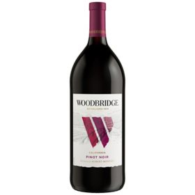 Woodbridge Pinot Noir Red Wine (1.5 L)