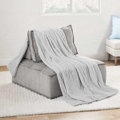 Member's Mark Oversized Plush Blanket, 78' x 92', Choose Color - Soft Silver:- Soft Silver
