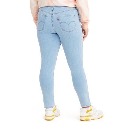 Contouring Women's Jeans + Shaping Women's Pants