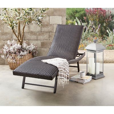 Woven chaise lounge with best sale wheels costco