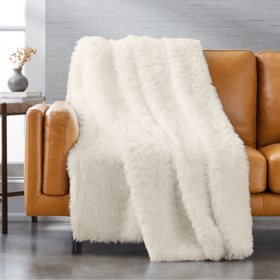 Member's Mark Faux Fur Throw - 60" x 70" (Assorted Colors)