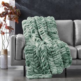 Member's Mark Luxe Dyed Faux Fur Throw 60"x70" (Assorted Colors)		