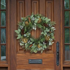 Member’s Mark 32" Pre-Lit Natural Wreath with Pinecones and Berries