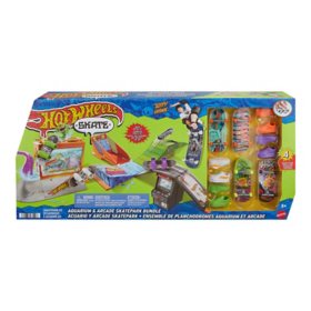 Hot Wheels Skate Aquarium & Arcade Skatepark Bundle