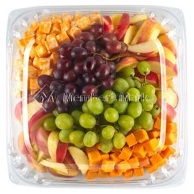 Member's Mark Fruit and Cheese Party Tray with Apples, priced per pound