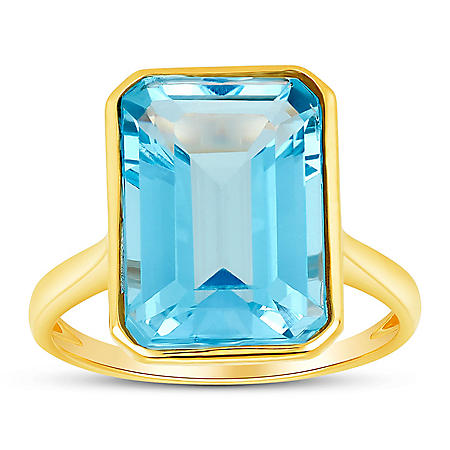 Sky Blue Topaz Emerald Shaped Ring in 14 Karat Yellow Gold