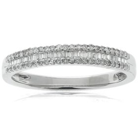 0.23 CT. T.W. Baguette and Round Diamond Band in 14K Gold