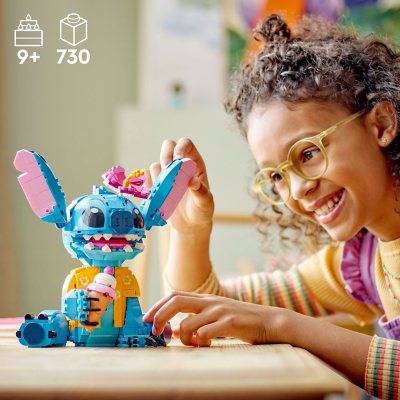 Disney Stitch 7-Piece Collectible Figure Set, Kids Toys for Ages 3 up 