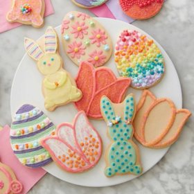 Wilton Deluxe Easter Cookie Decorating Kit (12 ct.)