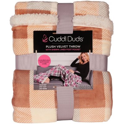 Cuddl duds oversized velvet plush throw blanket with cozy foot best sale pocket