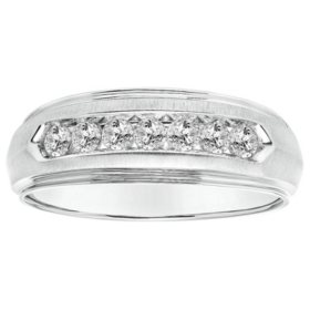 0.47 CT. T.W. Men's Diamond Ring in 14K Gold