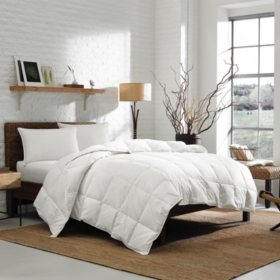 Eddie Bauer Lightweight 700 Fill Power Goose Down Comforter White