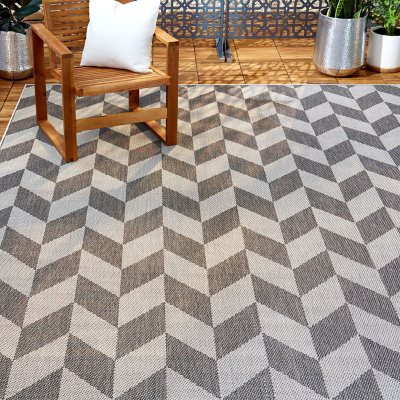 Nicole Miller New York Patio Country Calla Contemporary Herringbone Indoor/Outdoor Area Rug - Black/Grey 6'6'x9'2':-