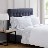 London Fog 4-Piece & 6-Piece Luxury Sheet Sets (Assorted Sizes and Colors)