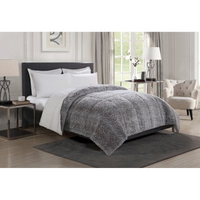 Christian siriano best sale faux fur blanket