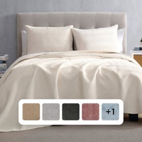 Brielle Home Hayden Velvet Quilt Set (Various Sizes and Colors)