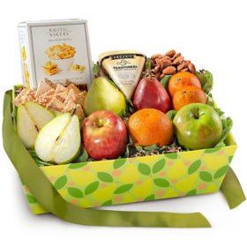 Golden State Fruit Organic Nuts, Cheese and Fruit Classic Gift Basket