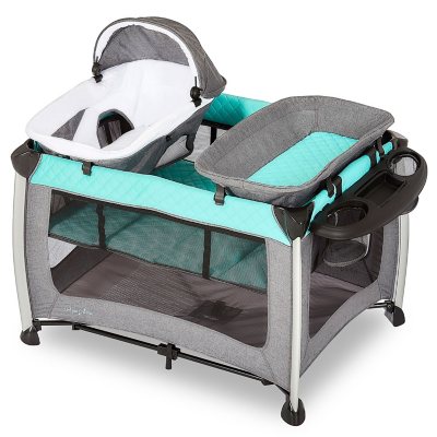 Pack and clearance play bassinet combo