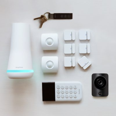 simplisafe wireless home security system with bonus simplicam