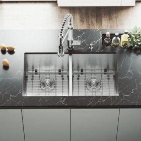 Vigo 32 Suffolk Stainless Steel Double Bowl Undermount Kitchen