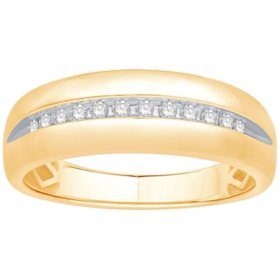 0.17 CT. T.W. Men's Diamond Ring Band in 14K Two-Tone Gold