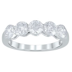 Lab Created Round Cut Floating Diamond Ring in 18K Gold