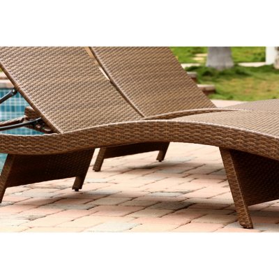 Outdoor discount wicker chaise