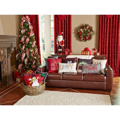 Holiday store accent pillows