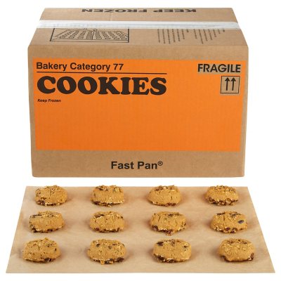 Oat and raisin cookies in a Tupperware … – License Images